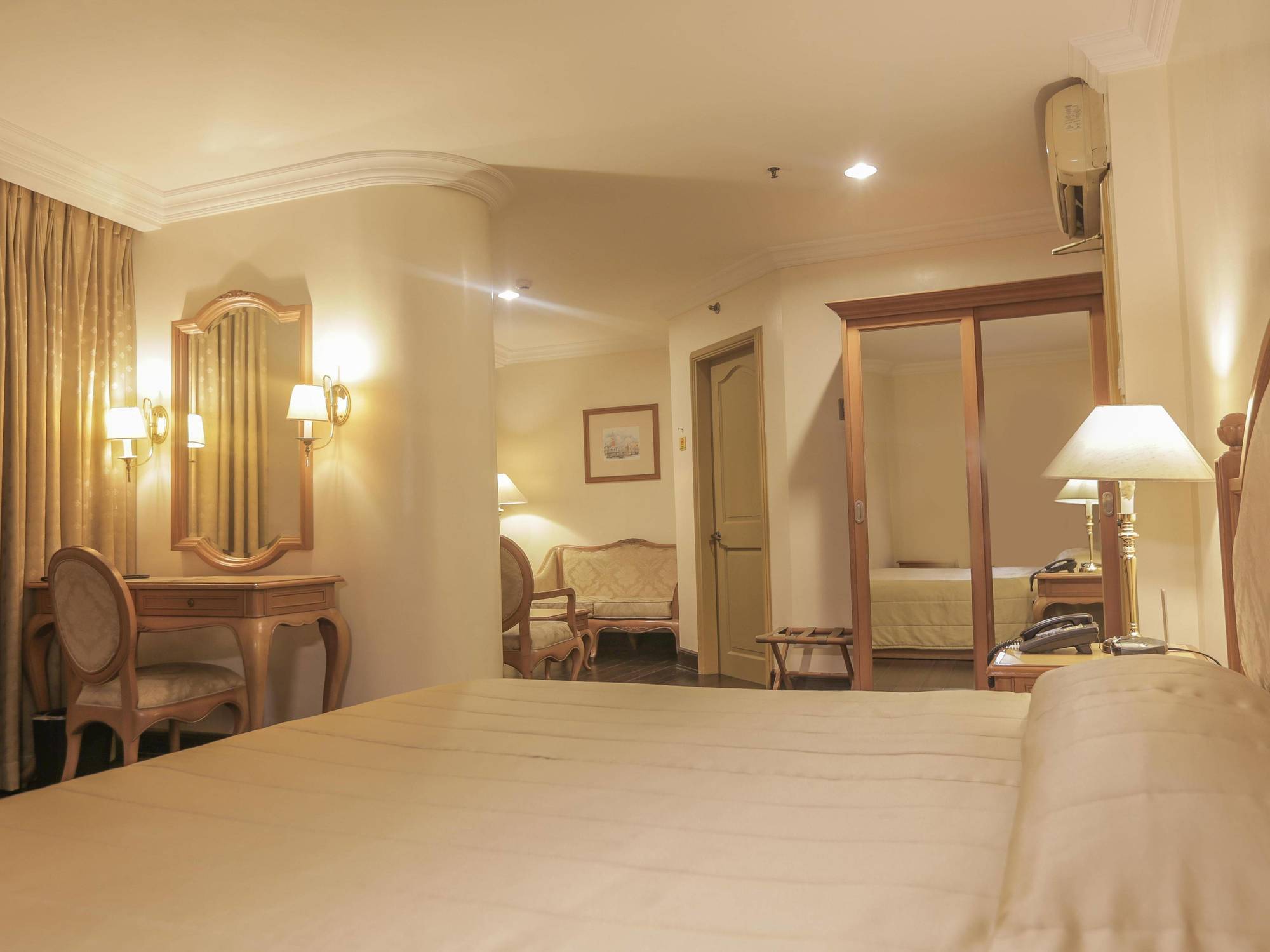 The Grand Dame Hotel Iloilo City Εξωτερικό φωτογραφία